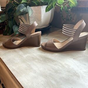 Women’s 7.5 new without tag wedge heels.